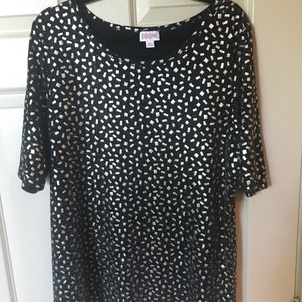 LulaRoe elegant top 3x Black with gold